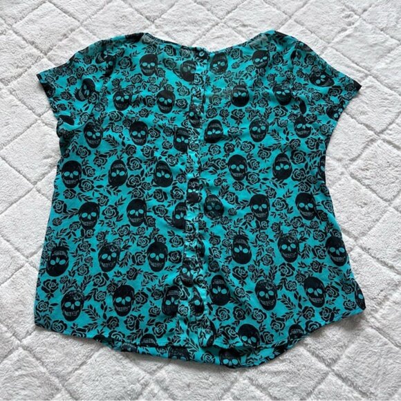 Torrid | Blue & Black Skull Print Chiffon Short Sleeve Blouse | Size 0 - Picture 3 of 12